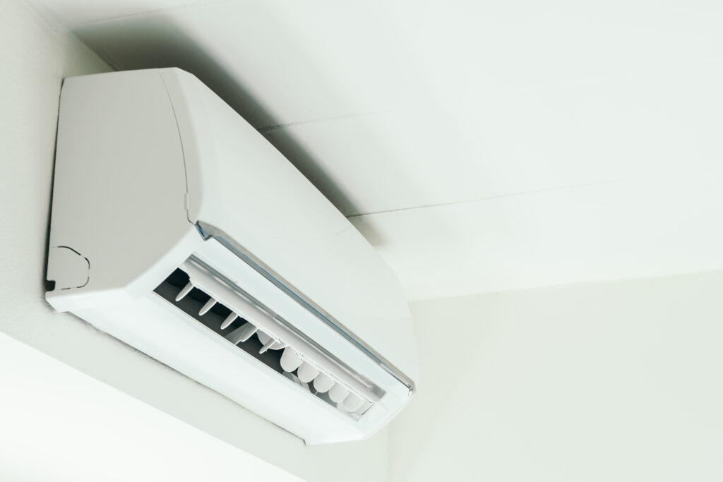 Ductless Units vs Ducted AC Systems: Evaluating Pros and Cons for Arizona Homeowners